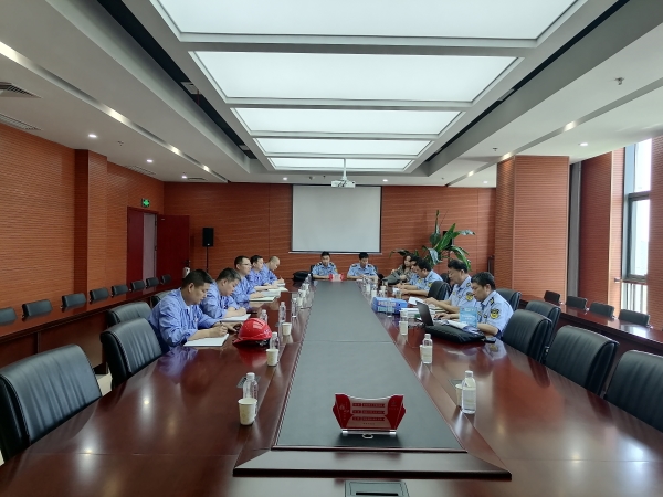 7月18日，陜西省生態(tài)環(huán)境廳一行在三樓行政會議室查閱環(huán)保資料.jpg