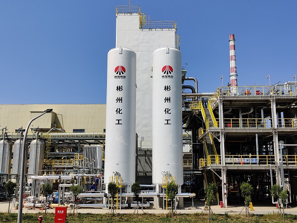 制氣車間，7月建成投用的707低溫能源綜合利用項(xiàng)目主設(shè)備液氮儲(chǔ)罐現(xiàn)場(chǎng)圖。 (1).jpg