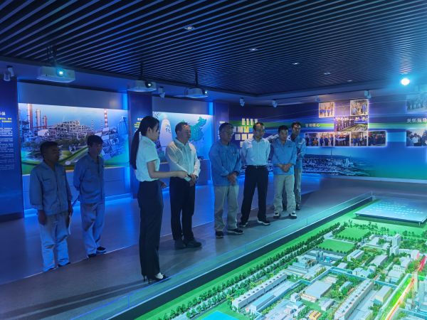 8月24日，國網(wǎng)渭南供電公司一行來公司調(diào)研座談，參觀展覽廳.jpg