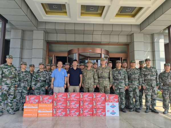 9月7日公司領(lǐng)導(dǎo)赴軍博園慰問(wèn)集訓(xùn)民兵.jpg