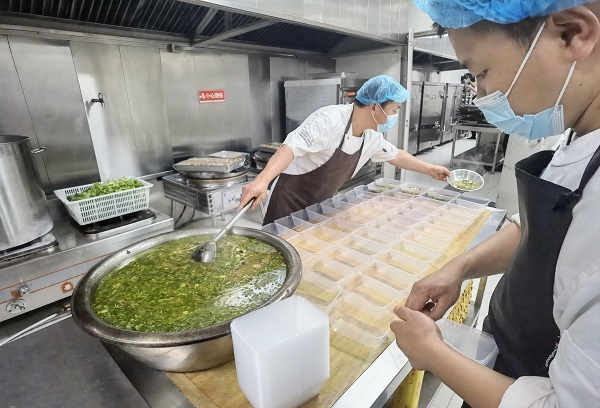 提高節(jié)日飯菜水準(zhǔn)，暖胃同時(shí)更要為職工暖心.jpg