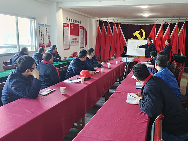12月27日14：10，合成車間工藝人員講解工藝流程.jpg
