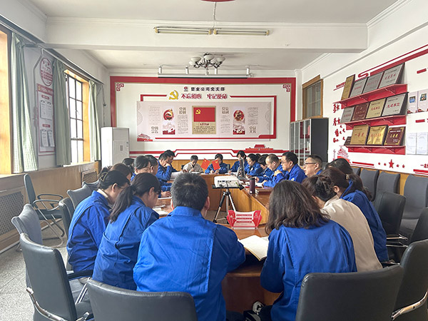 3月5日，渭河塑業(yè)公司以融入生產(chǎn)經(jīng)營抓黨建為引領(lǐng)，組織召開積極創(chuàng)新，實現(xiàn)生產(chǎn)經(jīng)營管理提升研討會。.jpg