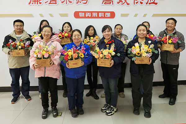 三八節(jié)前夕，采供部開展慶三八節(jié)花藝活動 (2).jpg