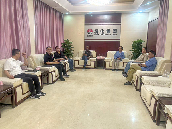 5月22日上午，陜西榆神外貿(mào)發(fā)展有限公司總經(jīng)理王仲及JA-代理咨詢德國有限公司首席執(zhí)行官約瑟夫·阿波雷加一行5人到公司座談交流，公司副總師張生財、渭河實業(yè)公司黨支部書記王勇及業(yè)務部主管張廣武參與座談.jpg