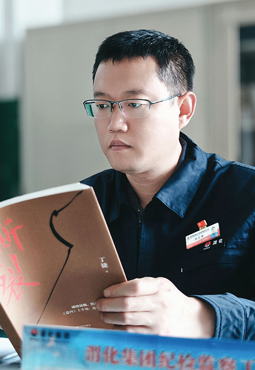 3三等獎(jiǎng)：合成車間王亞輝《學(xué)“廉”潤心》（說明：學(xué)廉潔書籍，筑信念之基。）.jpg