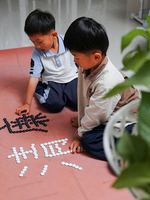 三等獎(jiǎng)：乙二醇車間楊沛-棋子傳情，清廉為教.jpg