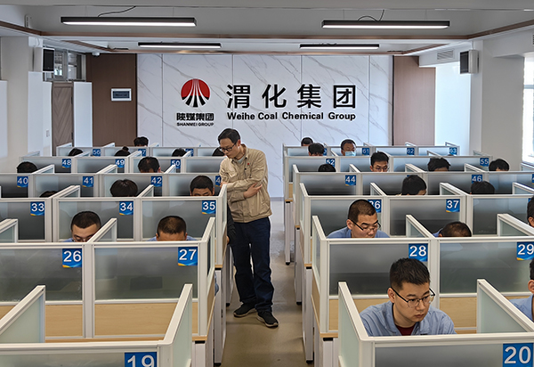 7月初，動(dòng)力車間組織員工舉行第二季度業(yè)務(wù)考試.jpg