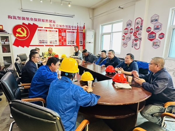 11月5日上午，驗(yàn)收隊(duì)伍召開專題會(huì)議，匯總施工問題并討論竣工驗(yàn)收準(zhǔn)備工作.jpg