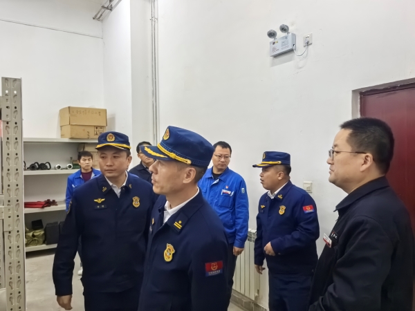 11月13日，咸陽(yáng)市消防救援支隊(duì)檢查消防器材庫(kù).jpg
